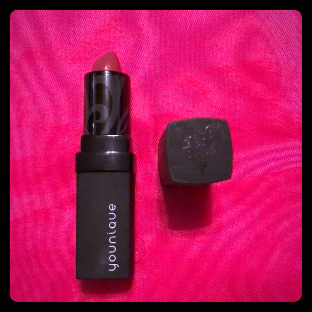 NWOT- Younique Moodstruck Opulence Lipstick Loaded